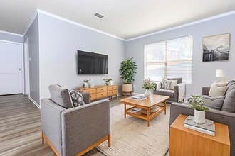 Sunridge Apartments in Nacogdoches, TX - Foto de edificio - Building Photo