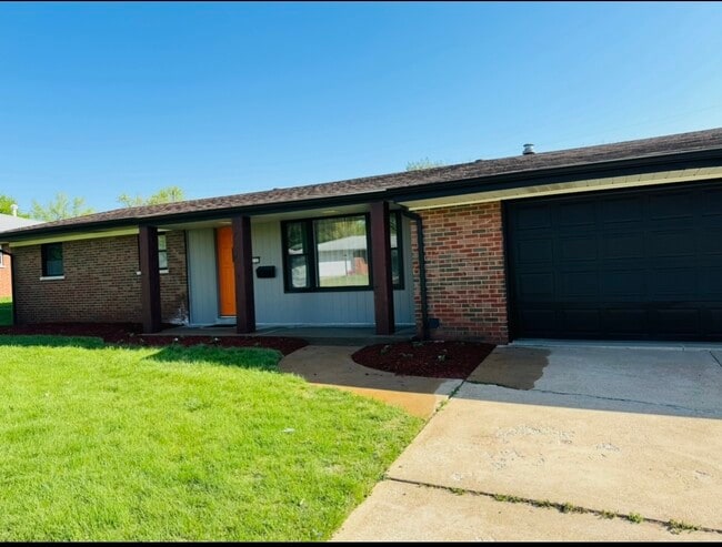 213 Springdale Dr in Belleville, IL - Foto de edificio - Building Photo