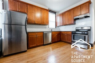 851 W Wellington Ave, Unit 1 in Chicago, IL - Building Photo