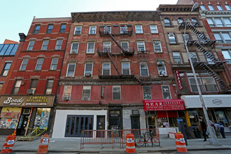 42-44 Canal St in New York, NY - Building Photo - Building Photo