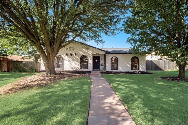 property at 1609 Canadian Trail