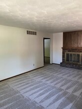 2118 Louis Cir in Jefferson City, MO - Building Photo - Building Photo