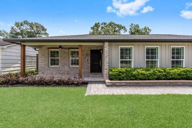 property at 5521 Lincrest Ln