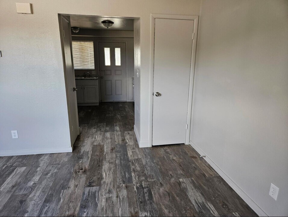 50 S 200 W in Castle Dale, UT - Foto de edificio