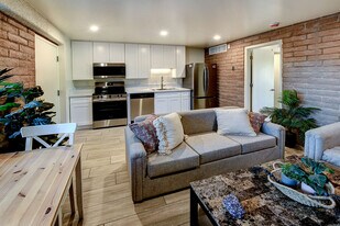 University Arms Apartments in Tucson, AZ - Building Photo