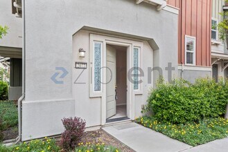 2077 Kiwi Walkway in San Jose, CA - Building Photo - Building Photo