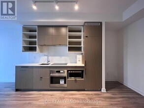 805-820 EDWARD St in Toronto, ON - Building Photo - Building Photo