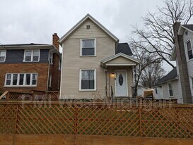 144 Page St NE in Grand Rapids, MI - Building Photo