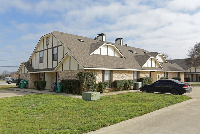 BenchMark Villas in Denton, TX - Foto de edificio - Building Photo