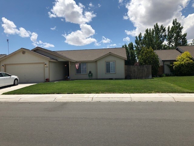 1533 Reese River Rd in Fernley, NV - Building Photo