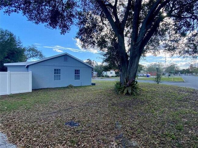 1301 Golconda Rd in Lakeland, FL - Building Photo - Building Photo