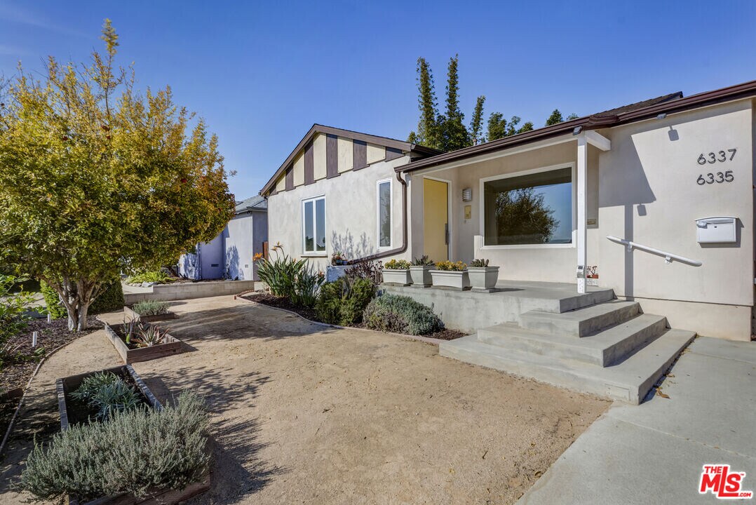 6337 W 83rd St in Los Angeles, CA - Building Photo