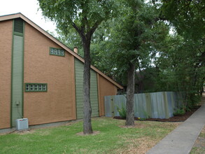 1507 Bridgeway Dr in Austin, TX - Building Photo - Building Photo