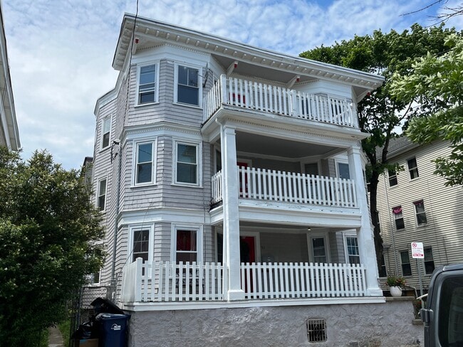 31 Barry St, Unit 2
