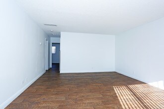 Strata Apartments in Las Vegas, NV - Building Photo - Interior Photo