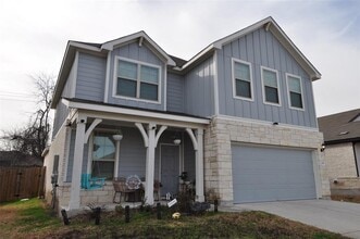 1717 T H Johnson Dr in Taylor, TX - Building Photo - Building Photo