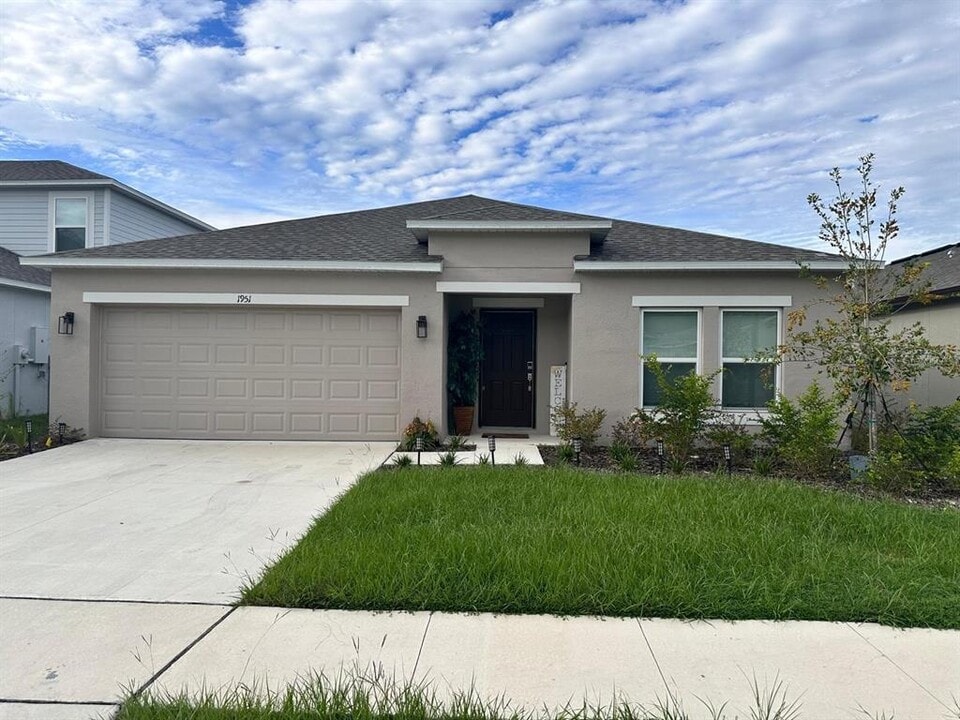1951 Rosewood Cir in Lakeland, FL - Building Photo