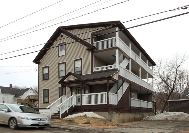20 Spruce St in Augusta, ME - Foto de edificio - Building Photo