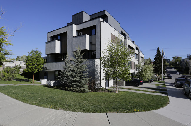 1702 28th Ave SW in Calgary, AB - Building Photo - Primary Photo