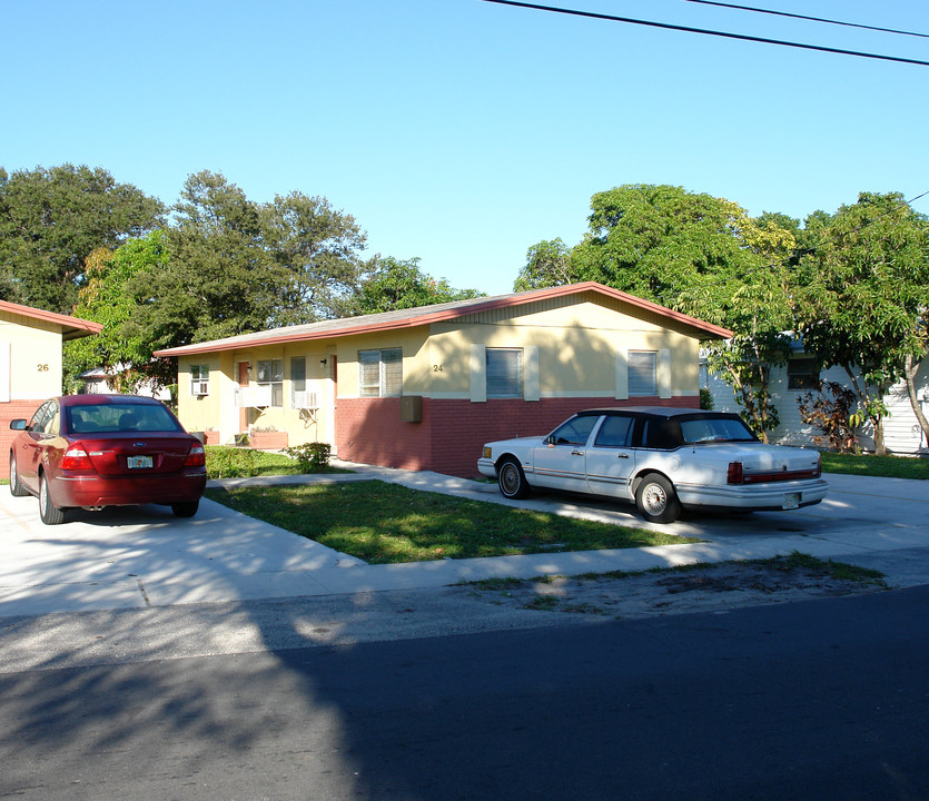 24-26 SW 5th Ave in Dania, FL - Building Photo