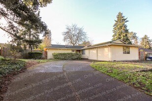 14210 SW Rochester Dr in Beaverton, OR - Building Photo
