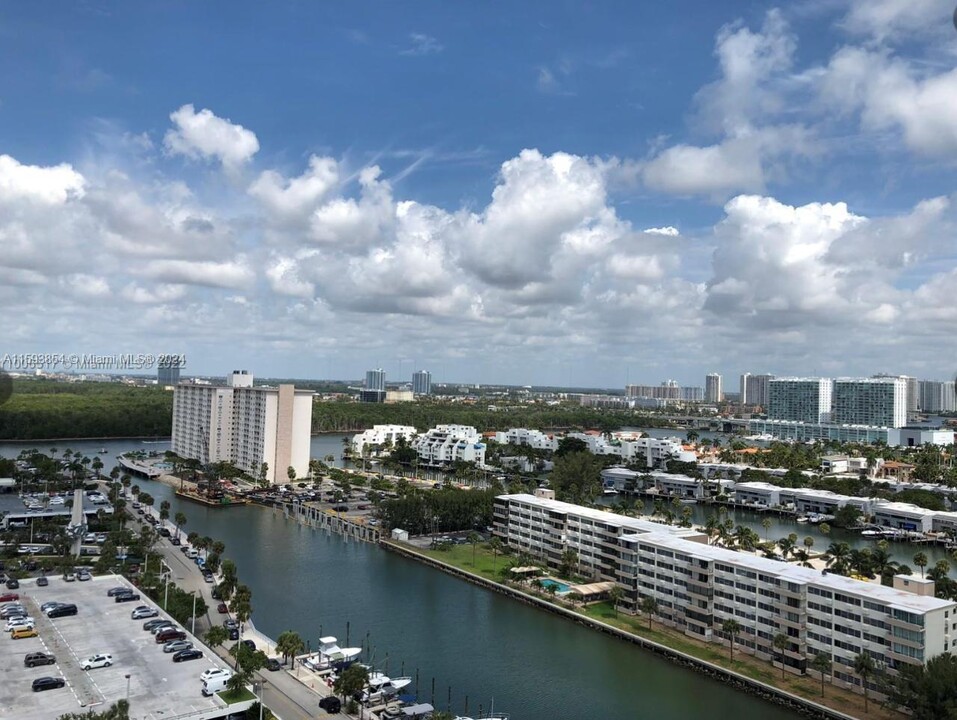 100 Bayview Dr, Unit Arlen House East in Sunny Isles Beach, FL - Foto de edificio