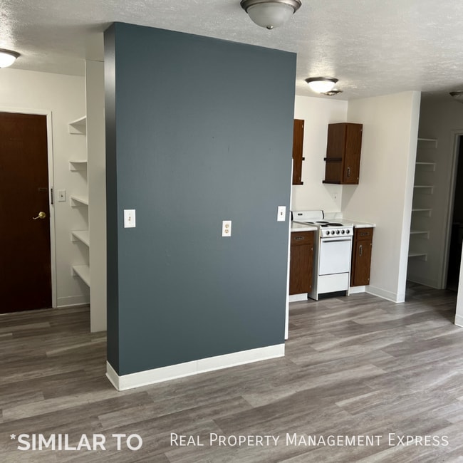 property at 710 W Dakota Ave