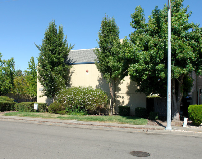 Maher in Santa Rosa, CA - Foto de edificio - Building Photo