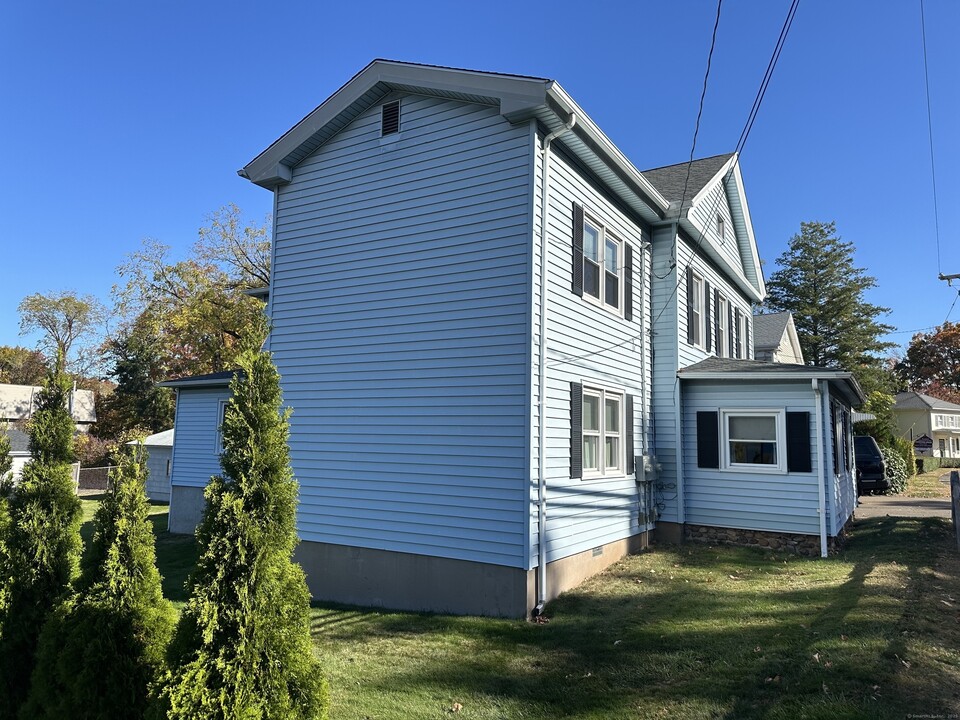 96 Main St in Branford, CT - Building Photo