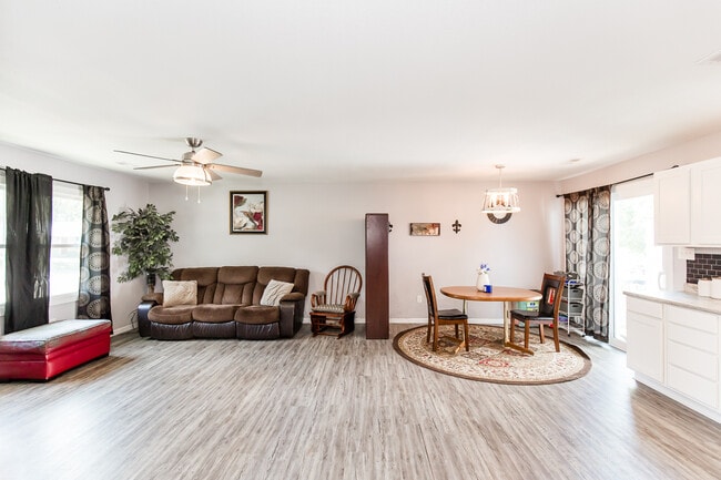 1314 W 9th St in Junction City, KS - Building Photo - Building Photo