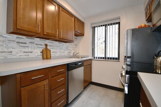 Ellsworth Towers in Pittsburgh, PA - Building Photo - Building Photo