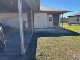 136 Meador Ln in Burleson, TX - Building Photo