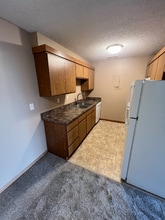 5010 Emerald Dr in Lincoln, NE - Building Photo - Building Photo