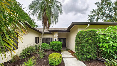 6107 Misty Oaks St in Sarasota, FL - Building Photo - Building Photo