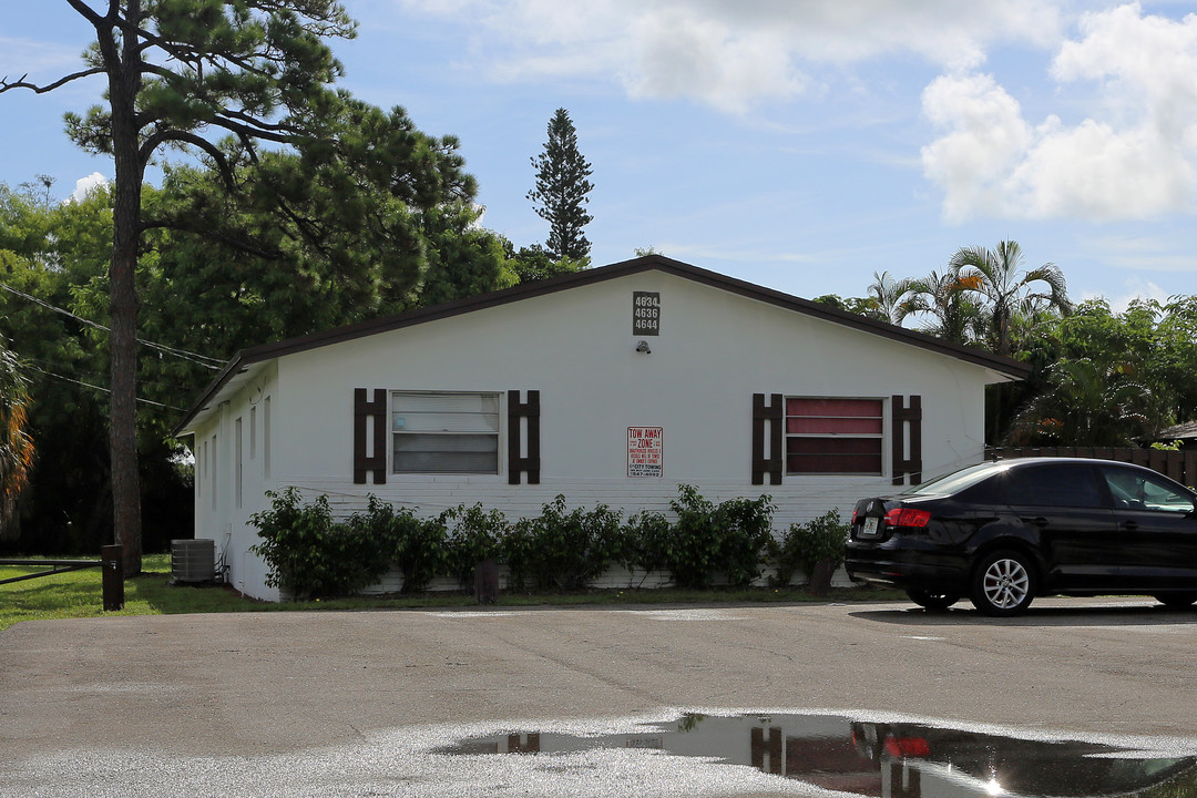 4634-4680 Gulfstream Rd in Lake Worth, FL - Building Photo