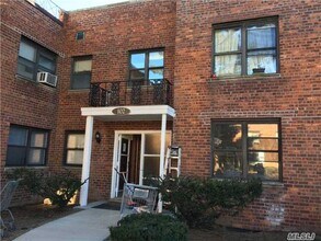 110 Division Ave-Unit -2 D in Levittown, NY - Building Photo - Building Photo