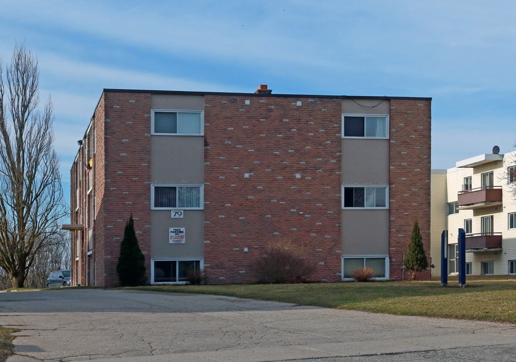 Kortright Apartments in Guelph, ON - Building Photo