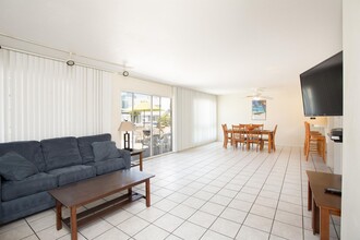 3610-3612 Seashore Dr in Newport Beach, CA - Building Photo - Building Photo
