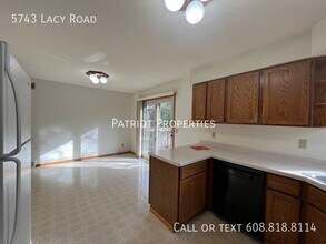 5743 Lacy Rd in Fitchburg, WI - Building Photo - Building Photo