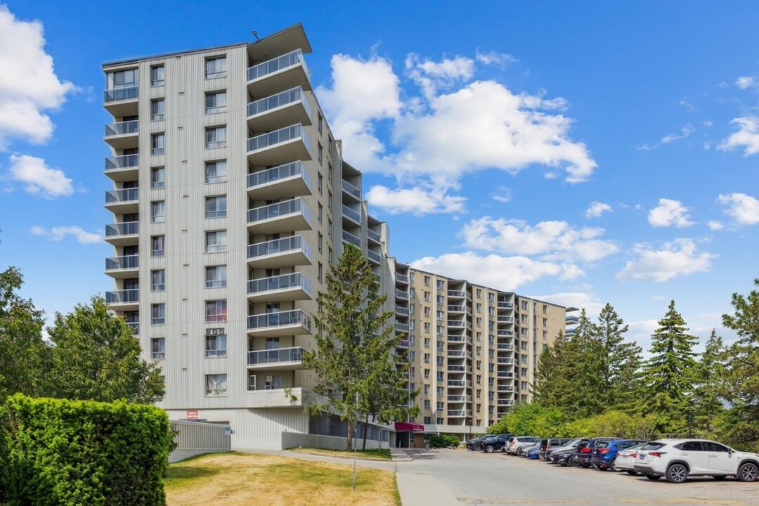 200 Sandringham Crescent in London, ON - Building Photo