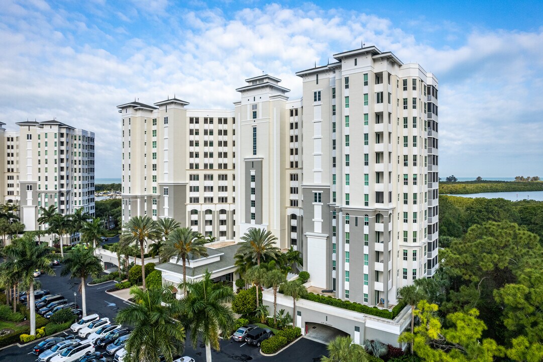 Cayman at the Dunes in Naples, FL - Foto de edificio