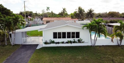 8822 SW 41st Terrace in Miami, FL - Building Photo - Building Photo