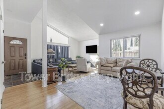 5817 Esrig Way in Sacramento, CA - Building Photo - Building Photo