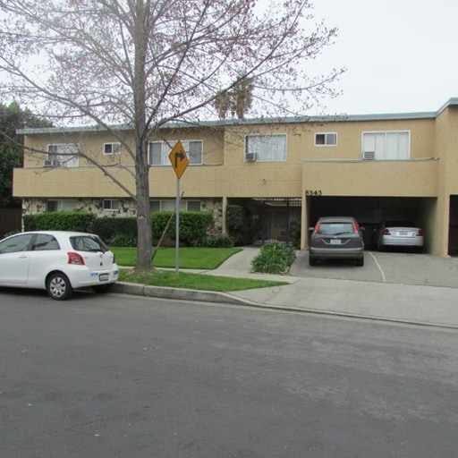 Amigo Apartments in Northridge, CA - Building Photo