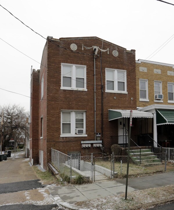 1402 T St SE in Washington, DC - Foto de edificio