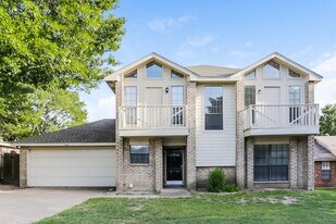 216 Mesa Wood Dr in Glenn Heights, TX - Building Photo