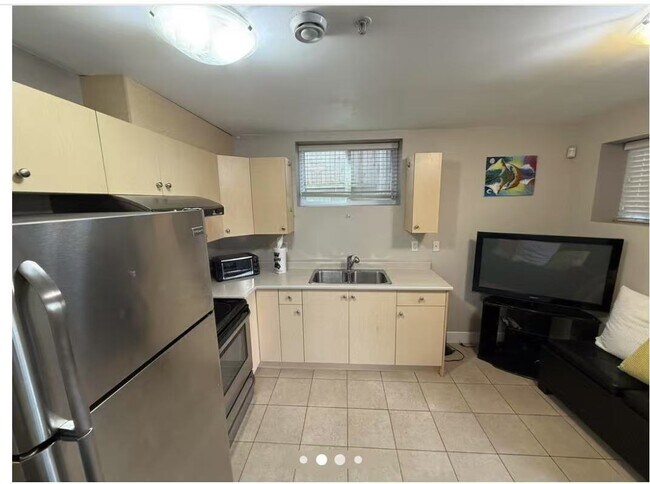 2469 2nd Av E in Vancouver, BC - Building Photo - Building Photo