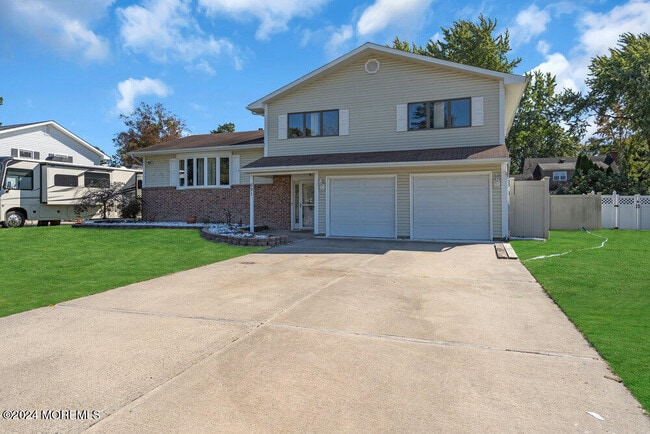 691 Sussex Ct in Toms River, NJ - Building Photo - Building Photo