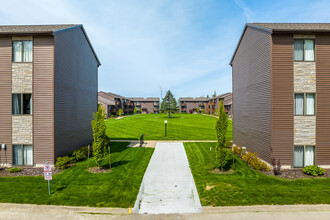 Parkside Manor in Coralville, IA - Foto de edificio - Building Photo