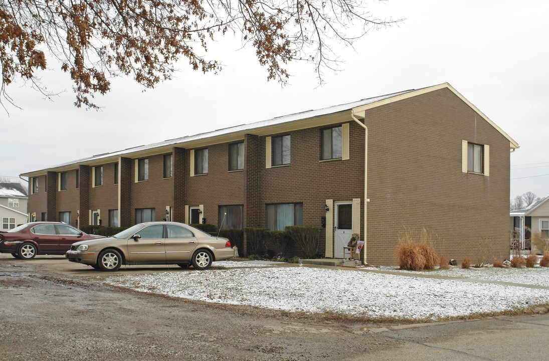 607 Cherry Ave in Williamstown, WV - Foto de edificio